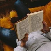 “Мужская библиотека: 9 книг, обязательных к прочтению” – rak buku, norlusinyanalbert