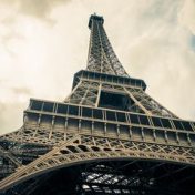 “Vive La France!” – rak buku, international