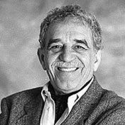 “La soledad en cien años...”, una estantería, Liborio Lazo-Aguirre!